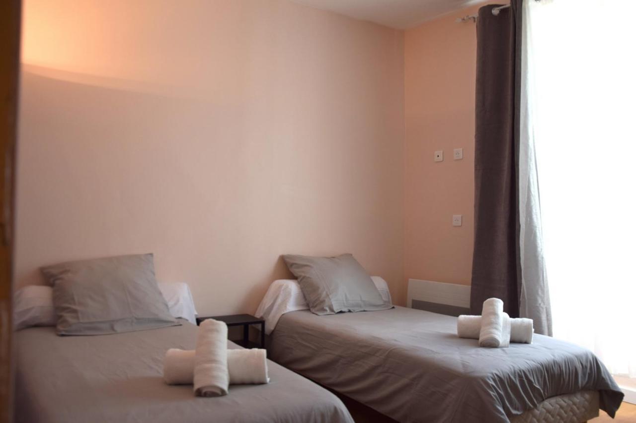 Le Lys Hotel Lacrouzette Buitenkant foto
